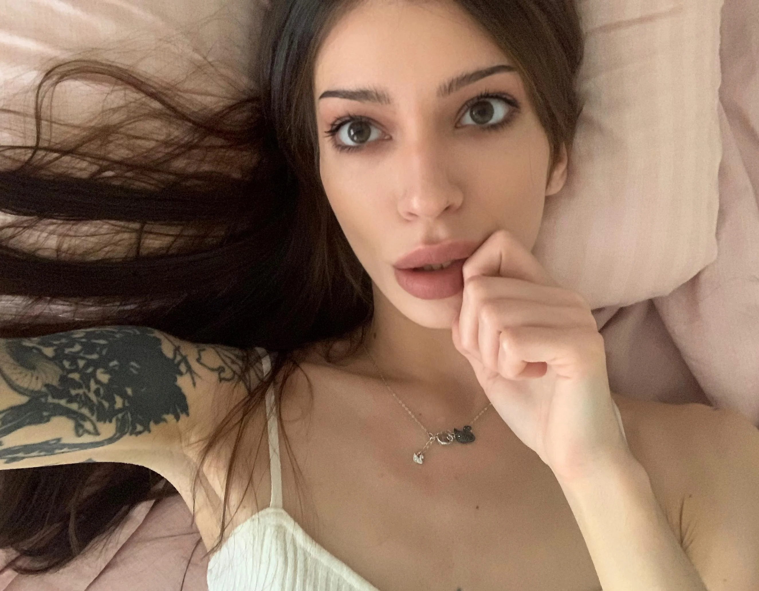 do you find a girl with tattoo attractive? F19 picture 1 of 1