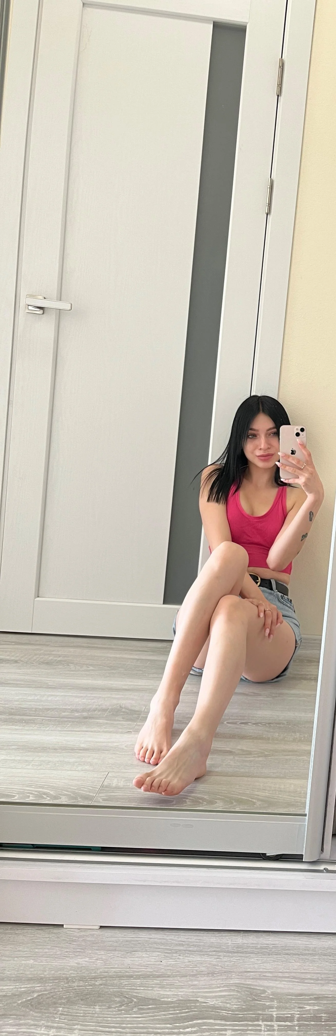 Do you think I'm hot in this outfit? 19F picture 1 of 1