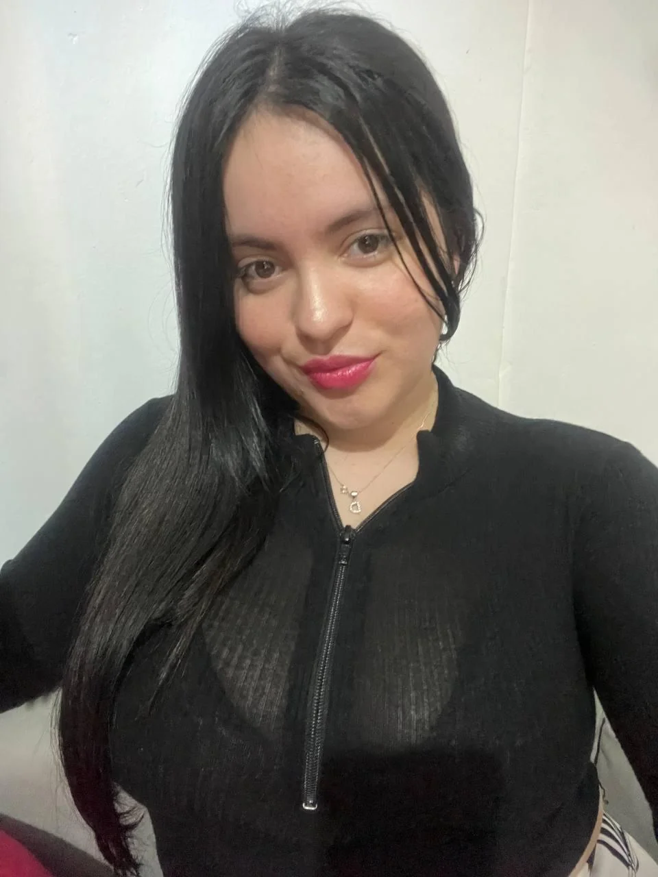 Be honest, am i hot? F19 picture 1 of 1
