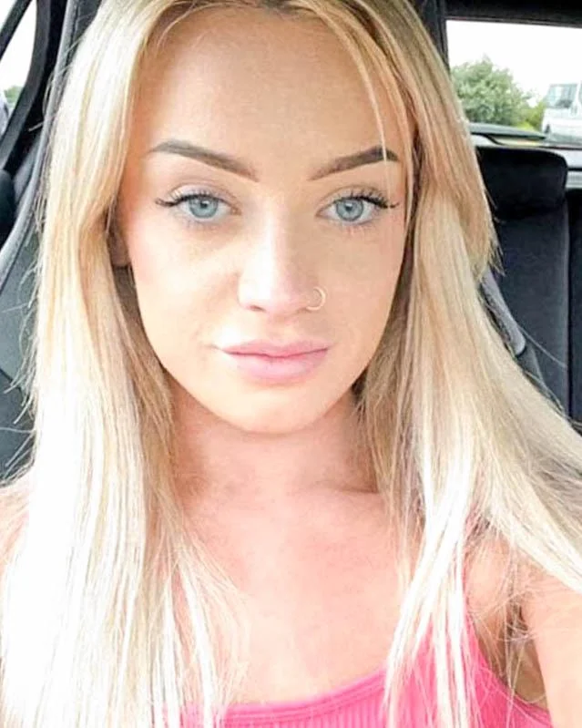 White girl's beauty picture 1 of 1