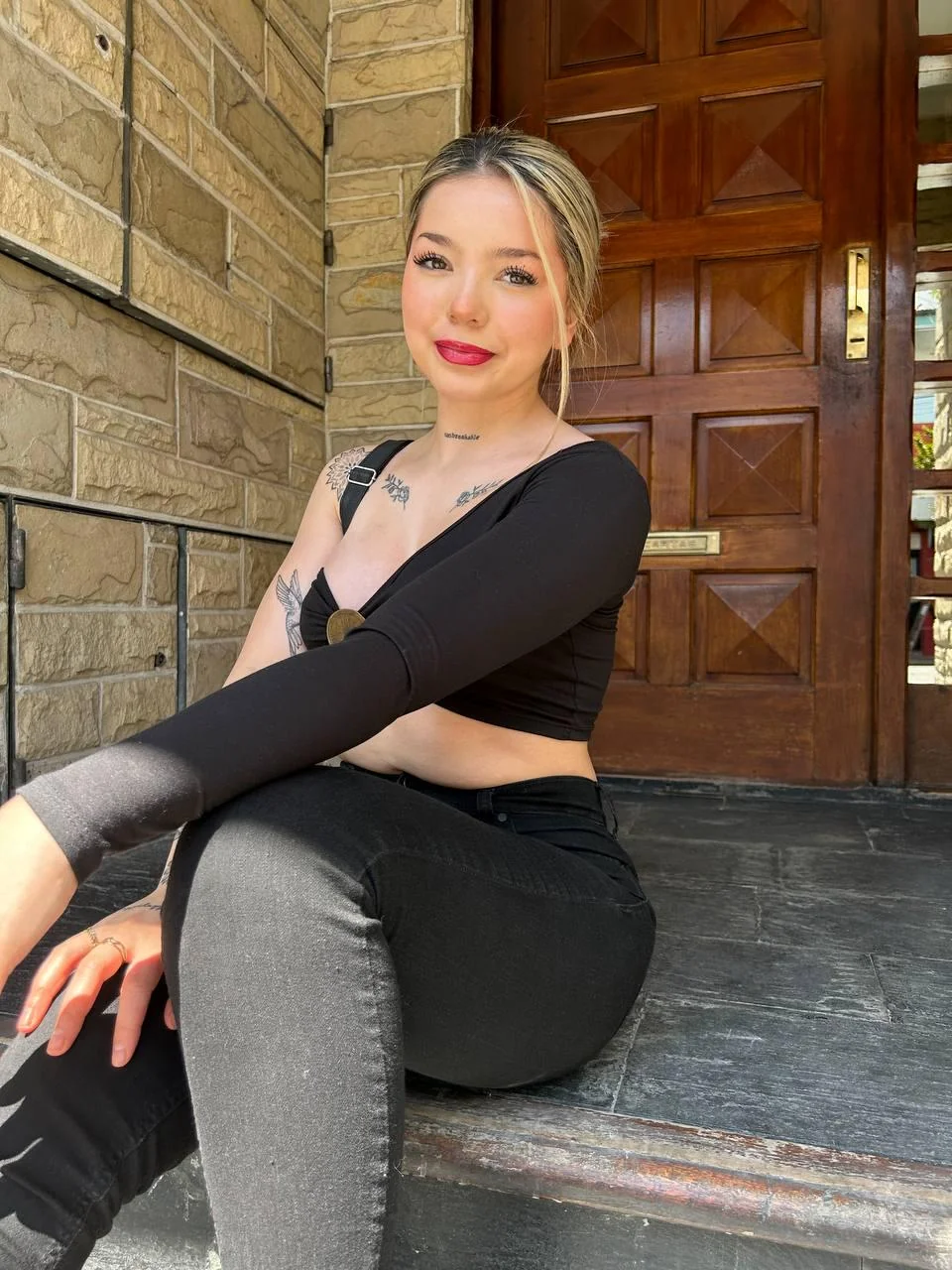 Feeling cute, might flirt later picture 1 of 1