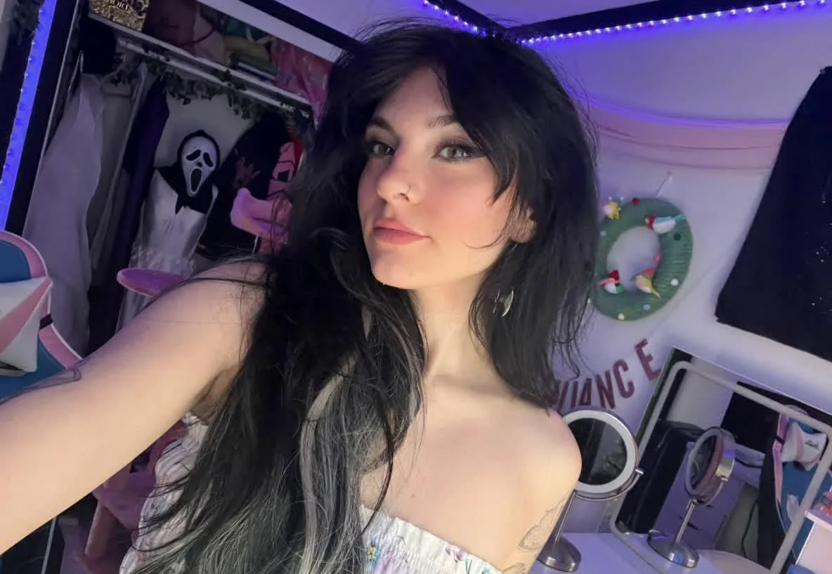 Do I look pretty? picture 1 of 1