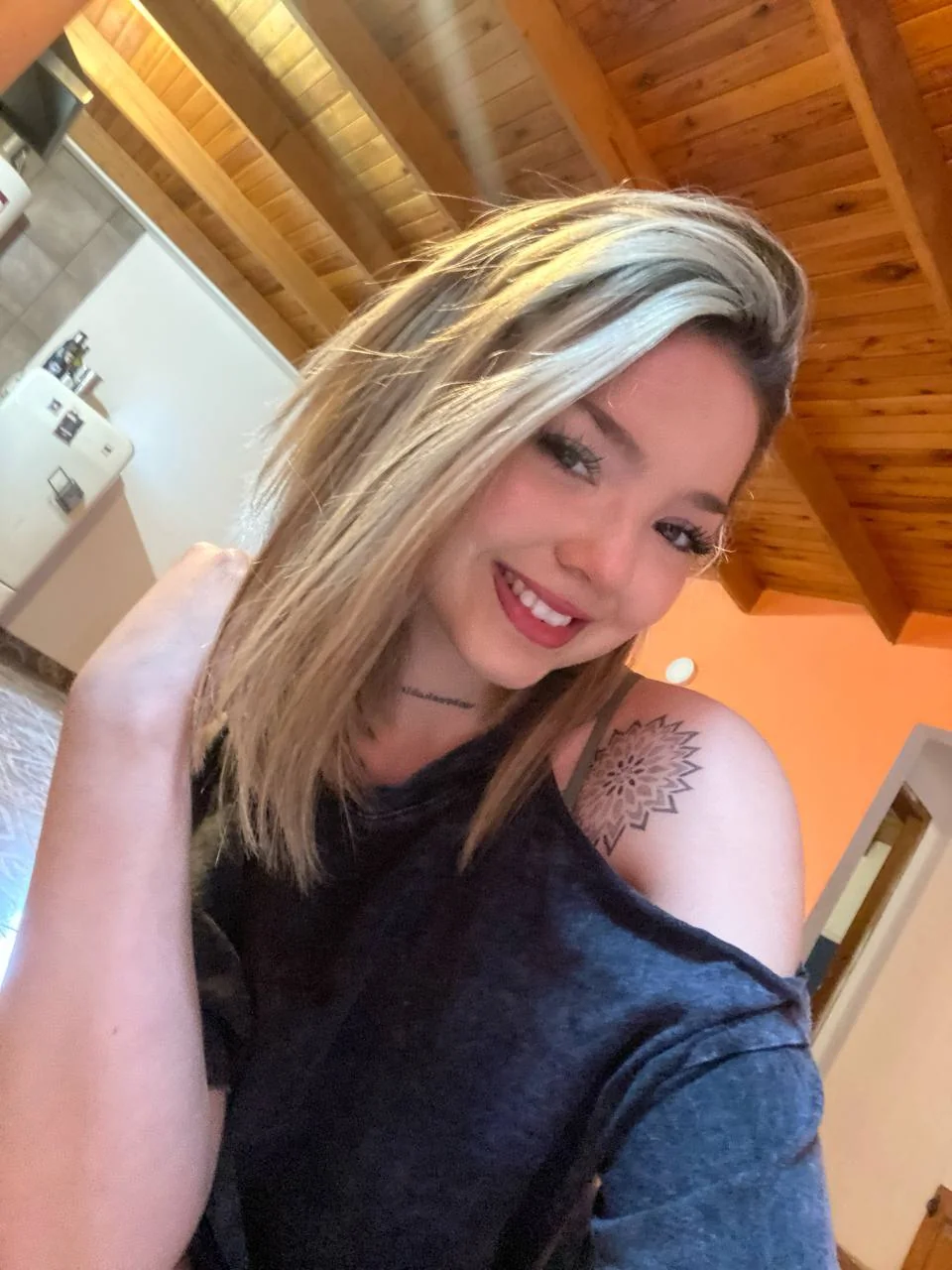 Pretty girl smile like this picture 1 of 1