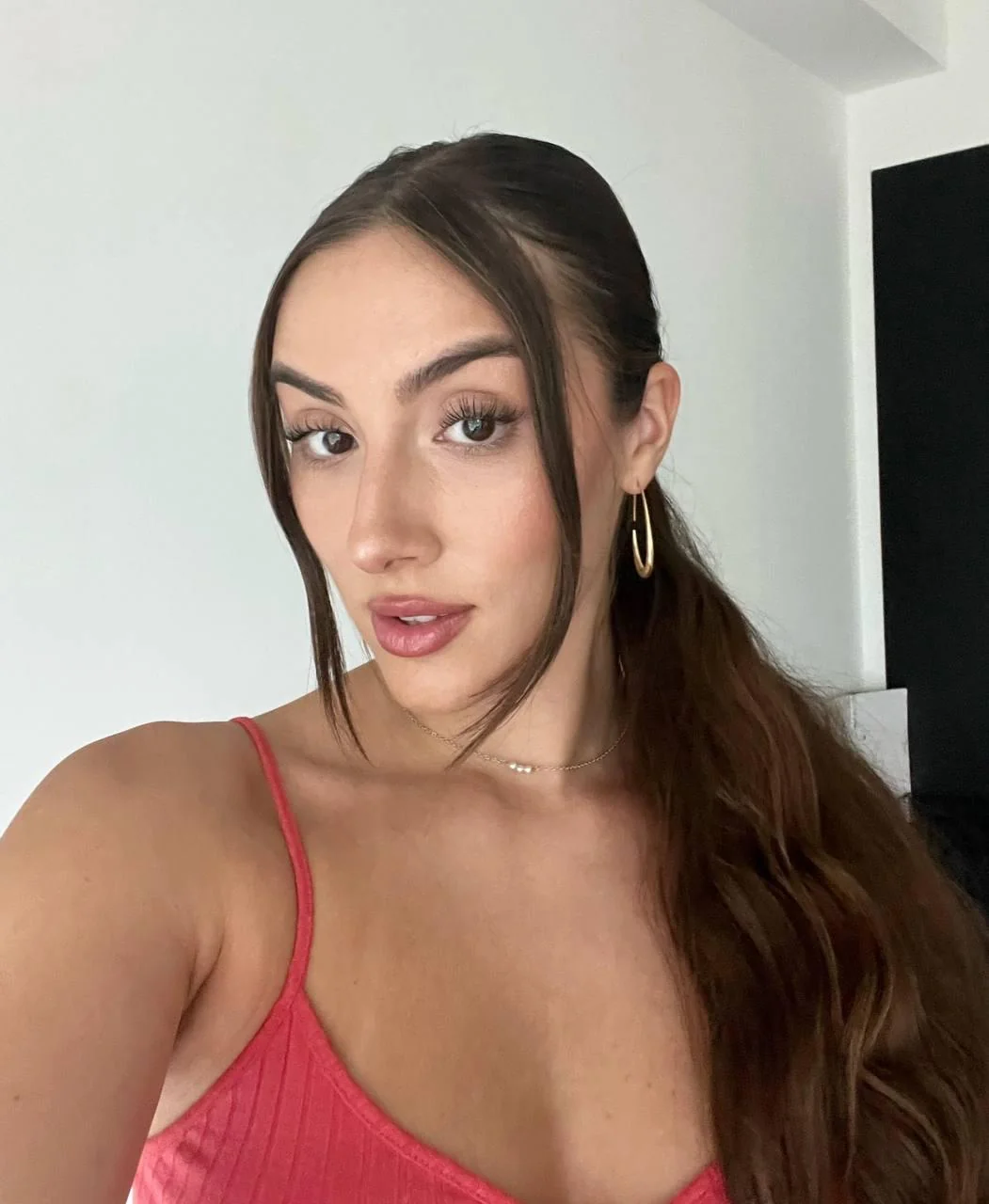 i wonder if my beauty can take your interest picture 1 of 1