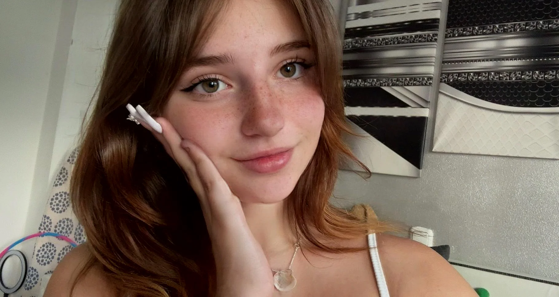 i wonder if my look is just another scroll by picture 1 of 1