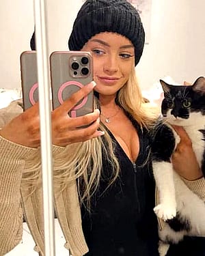 do i look cute in this?'