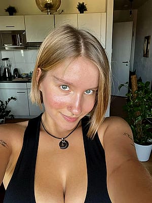 Would you enjoy to be my roommate?'