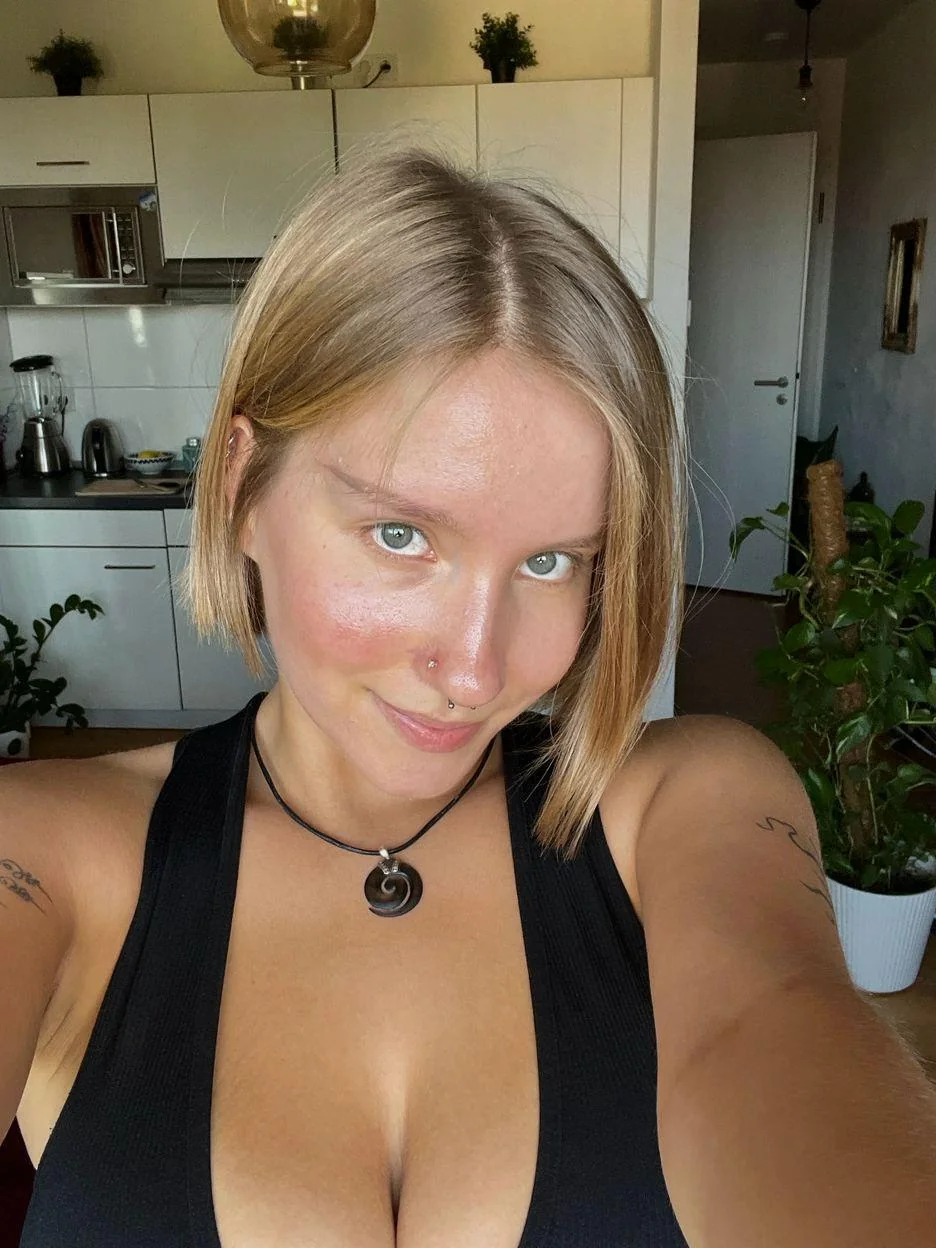 Would you enjoy to be my roommate? picture 1 of 1