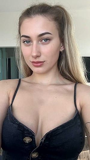 Be honest, am i hot? F19'