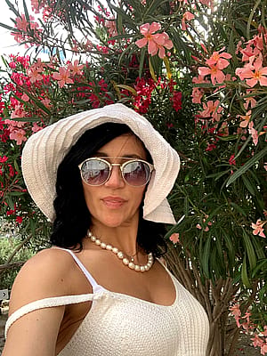Do I look like a 46yo mom?'
