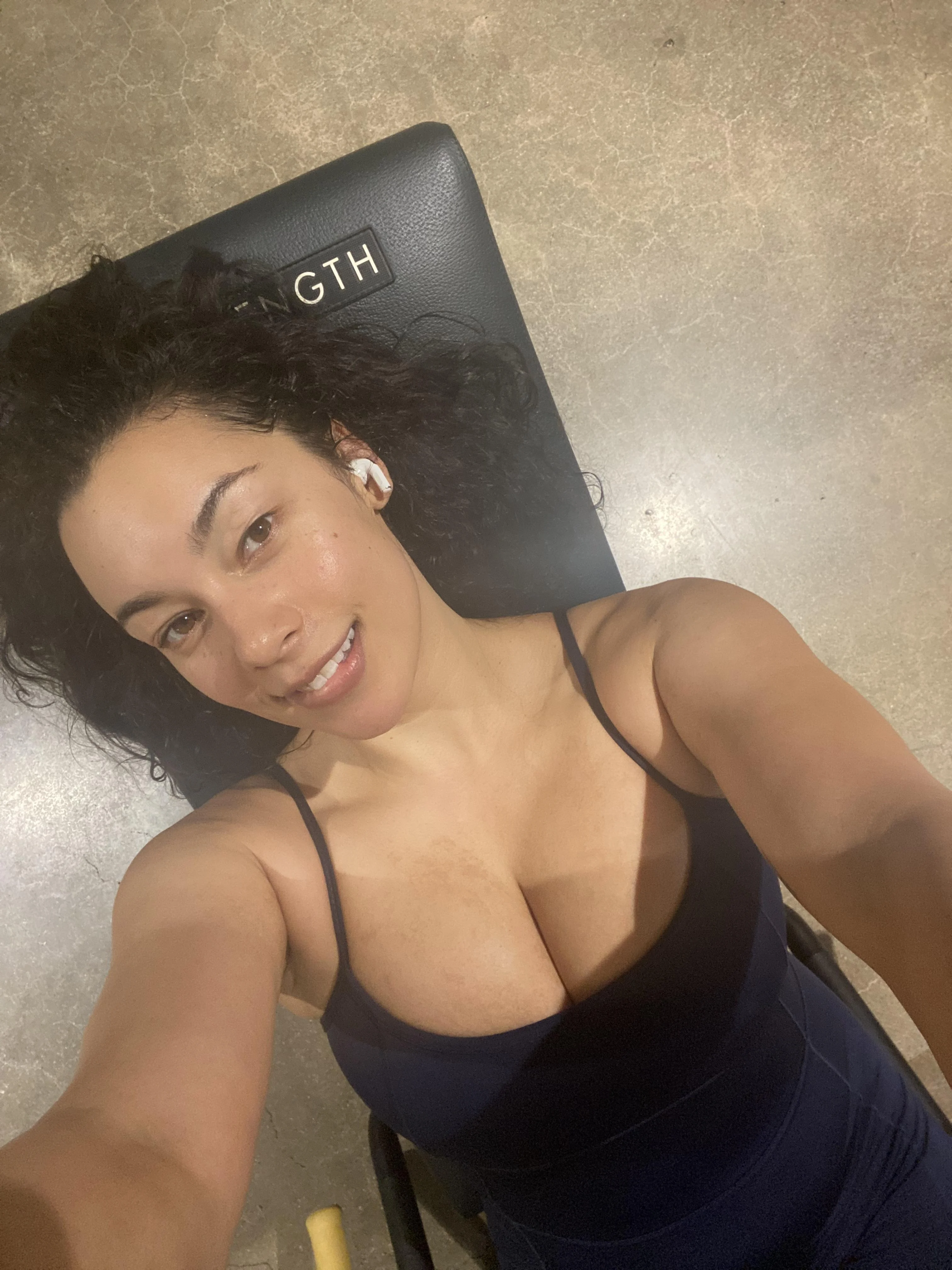 I feel so sexy all sweaty at the gym picture 1 of 1