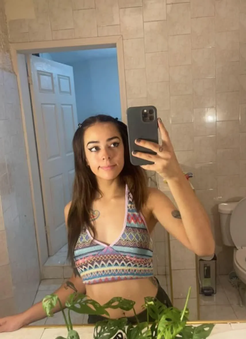 I look sexy in my new short top picture 1 of 1