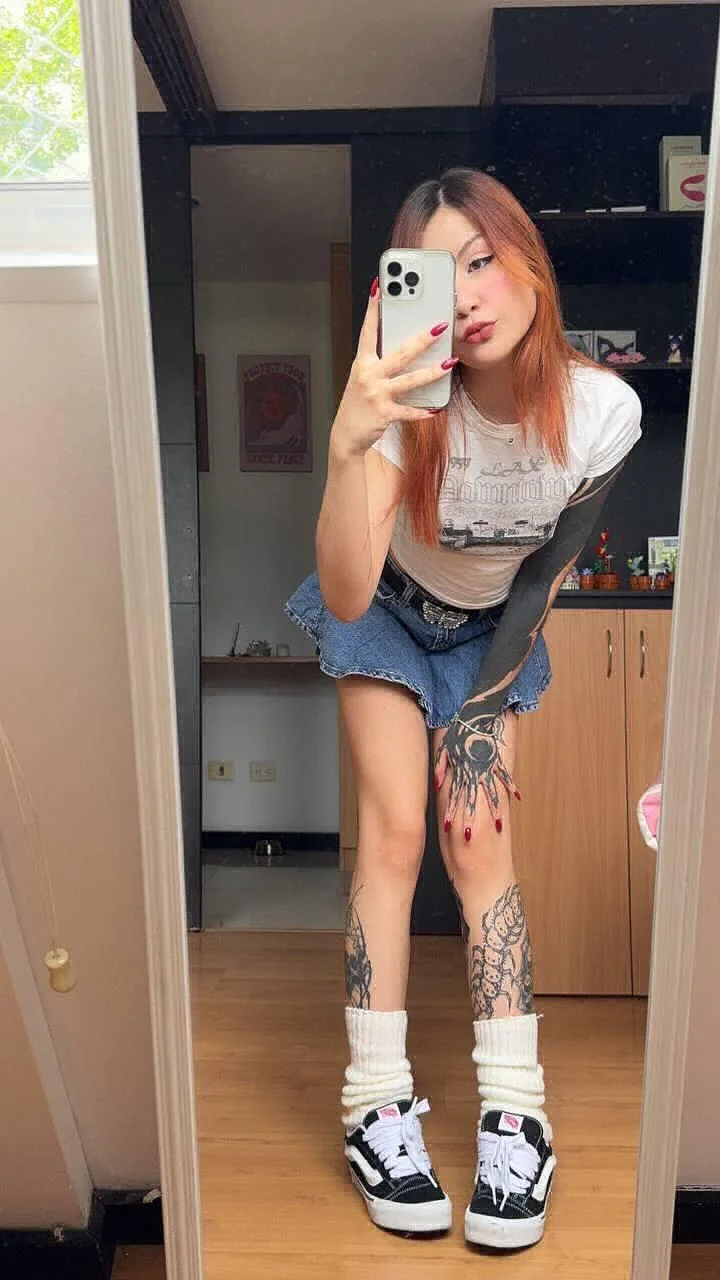 Am I beautiful for an 19yo picture 1 of 1