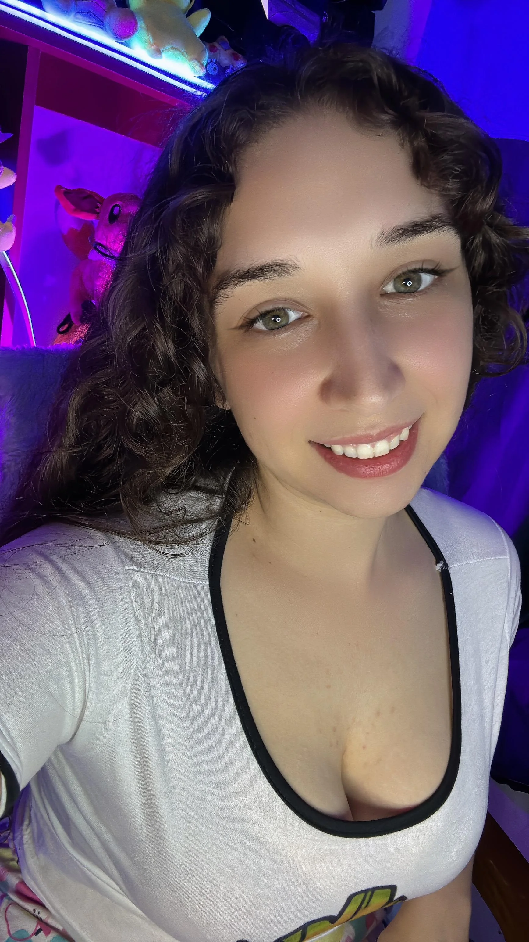 be honest about me, am i hot? [F19] picture 1 of 1