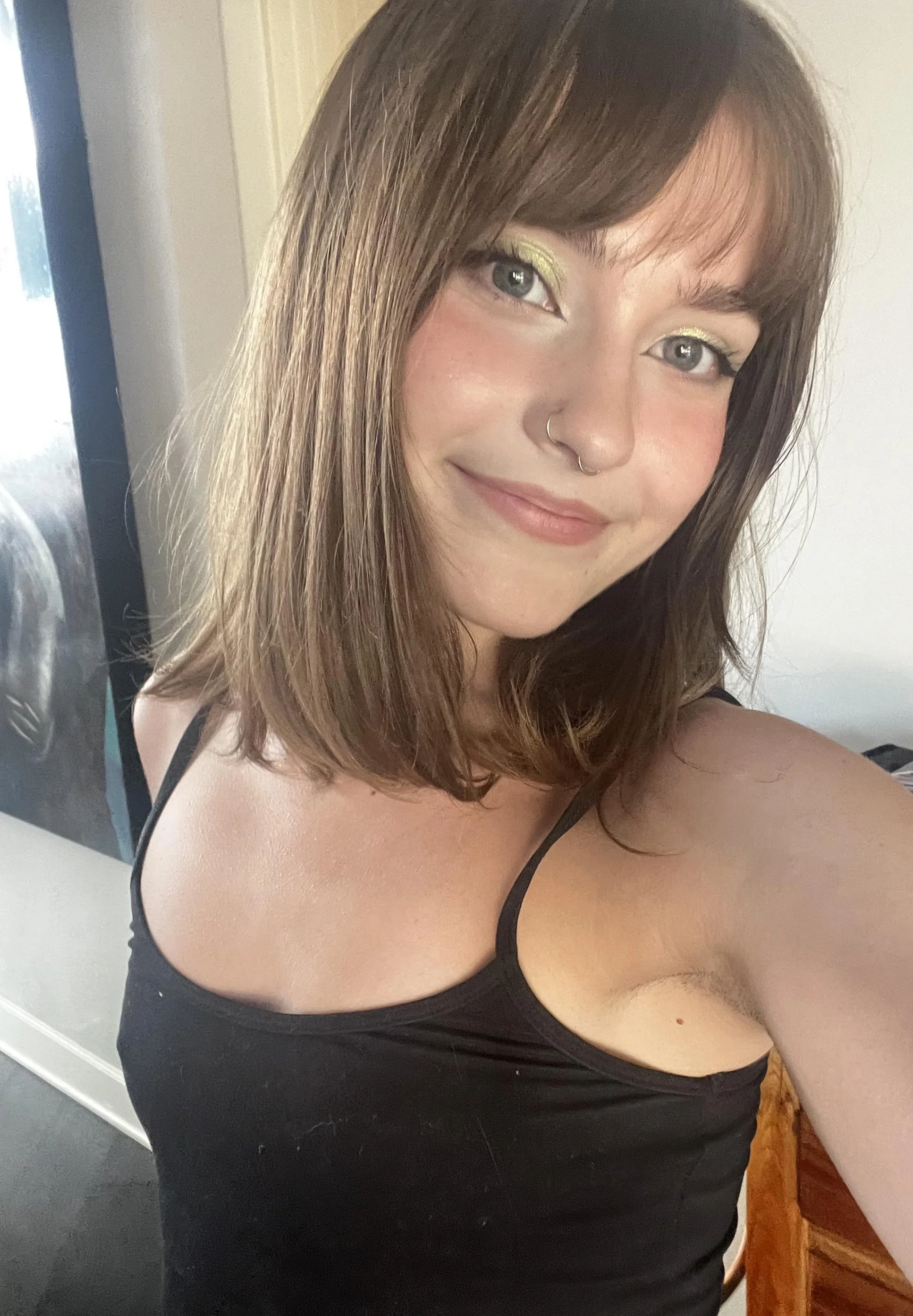 do you think i’m hot or just cute be honest pls 21f picture 1 of 1