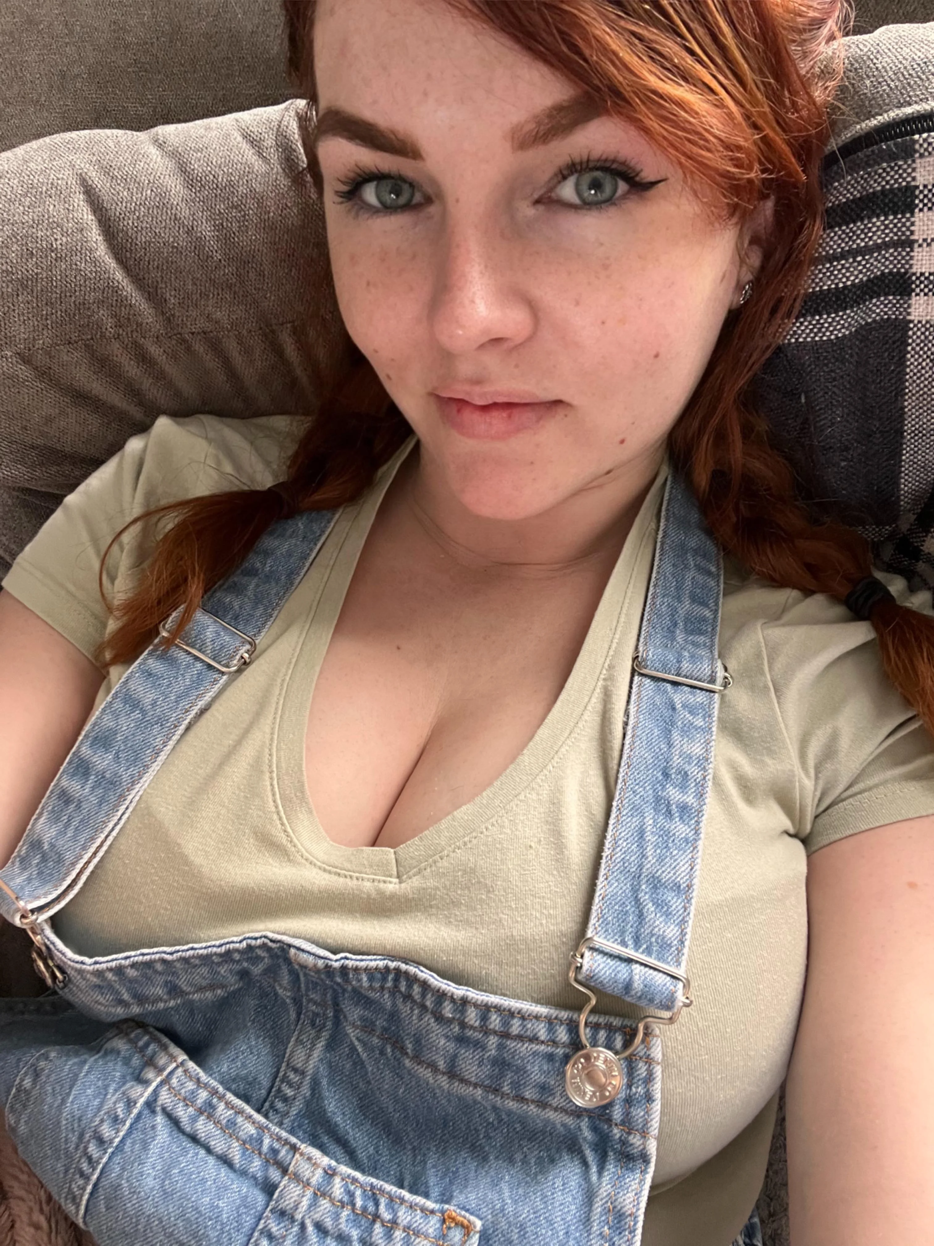 Face and tits hehe picture 1 of 1