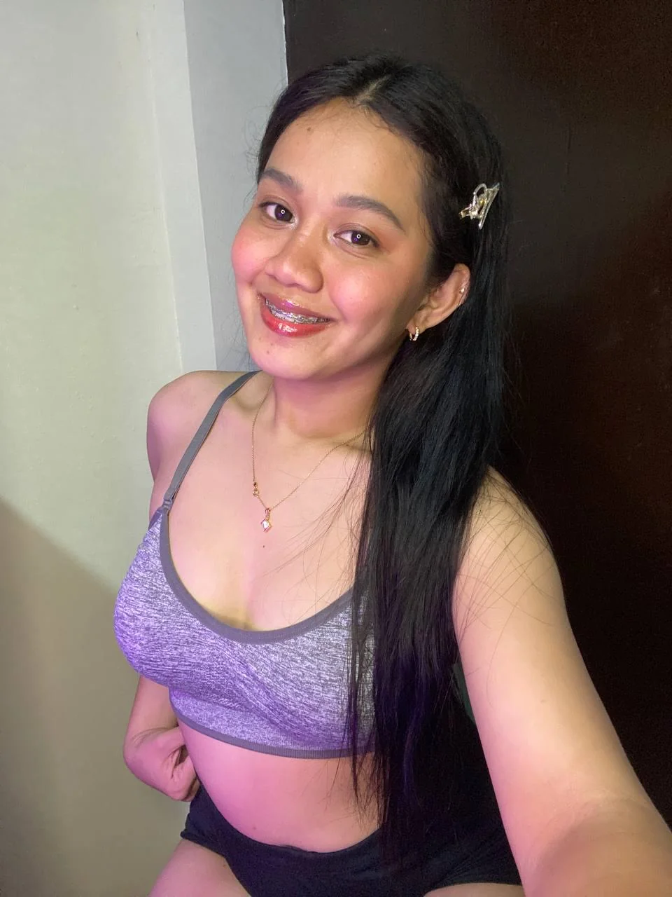 Do I look pretty enough to be your 18yr old girlfriend? picture 1 of 1