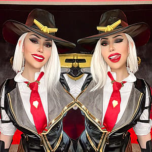 Ashe cosplay from Overwatch by Felicia Vox'