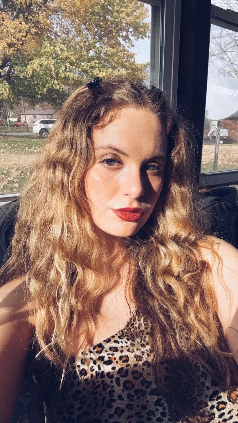 Absolutely Stunning Blonde picture 2 of 2