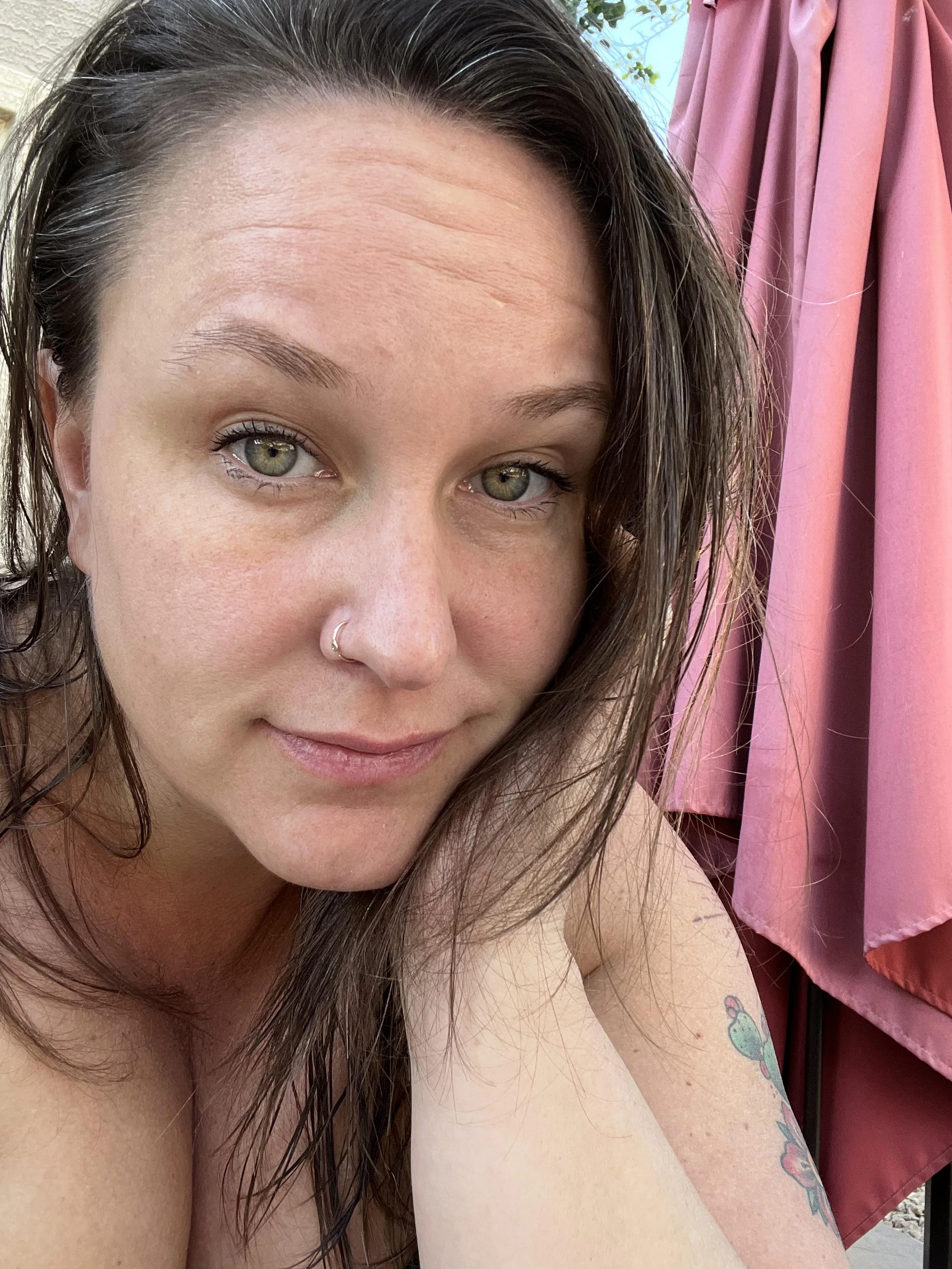 Am I hot. No makeup (40F) picture 1 of 1