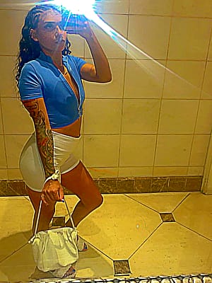 Tell me how hot I am 🔥'