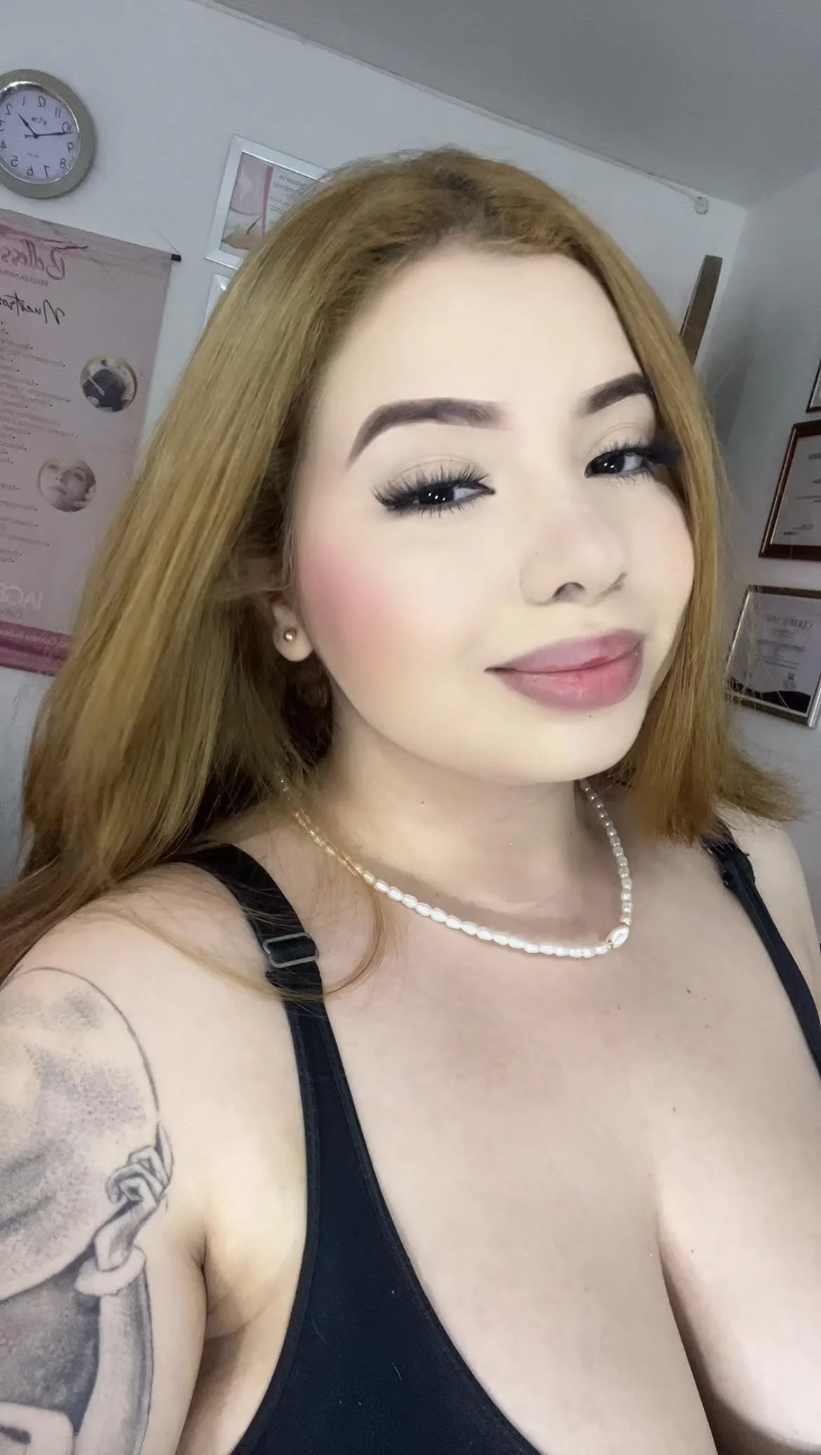 i think i overdone my makeup picture 1 of 1