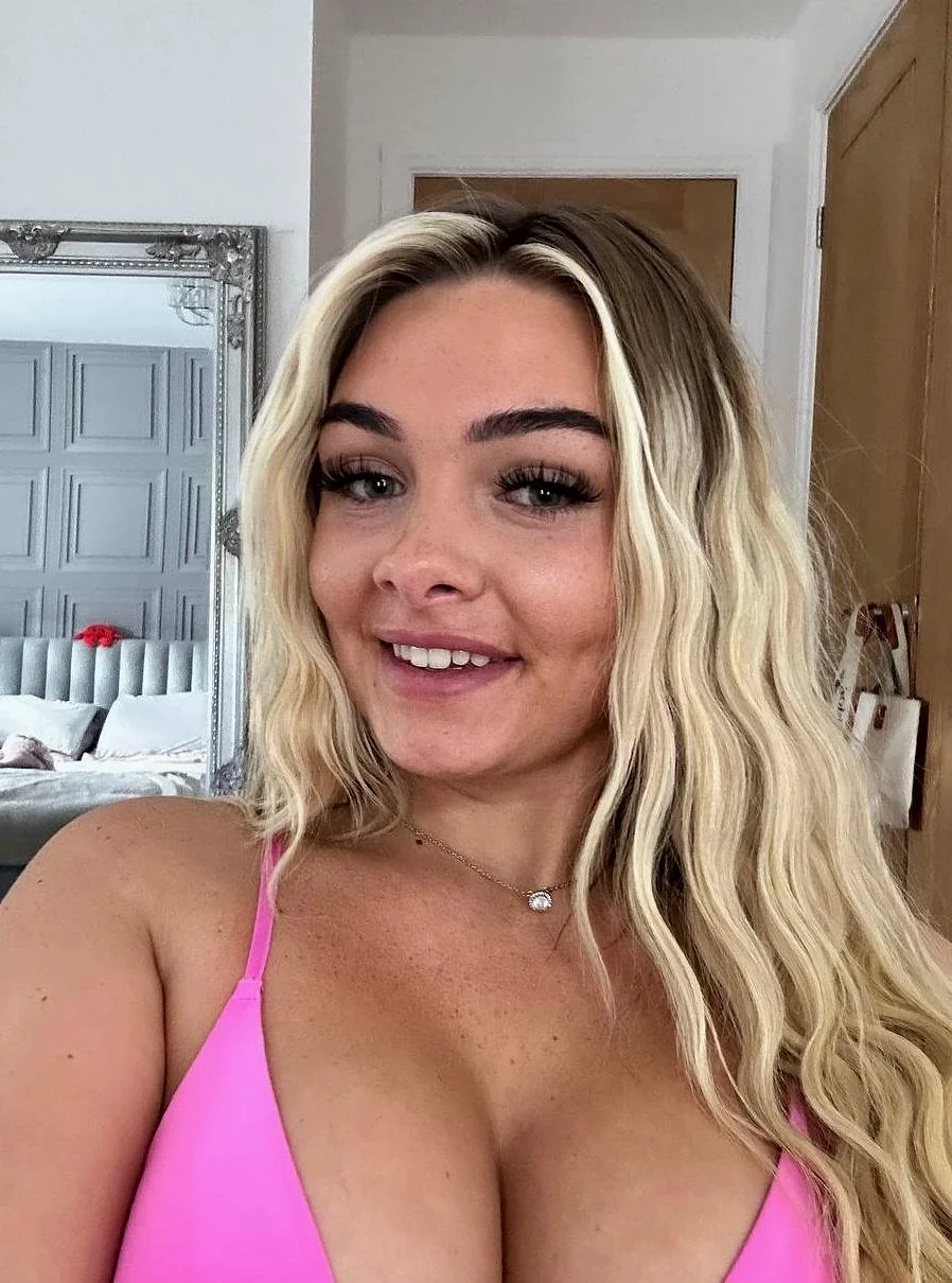 Curly and blonde is definitely my favourite look picture 1 of 1