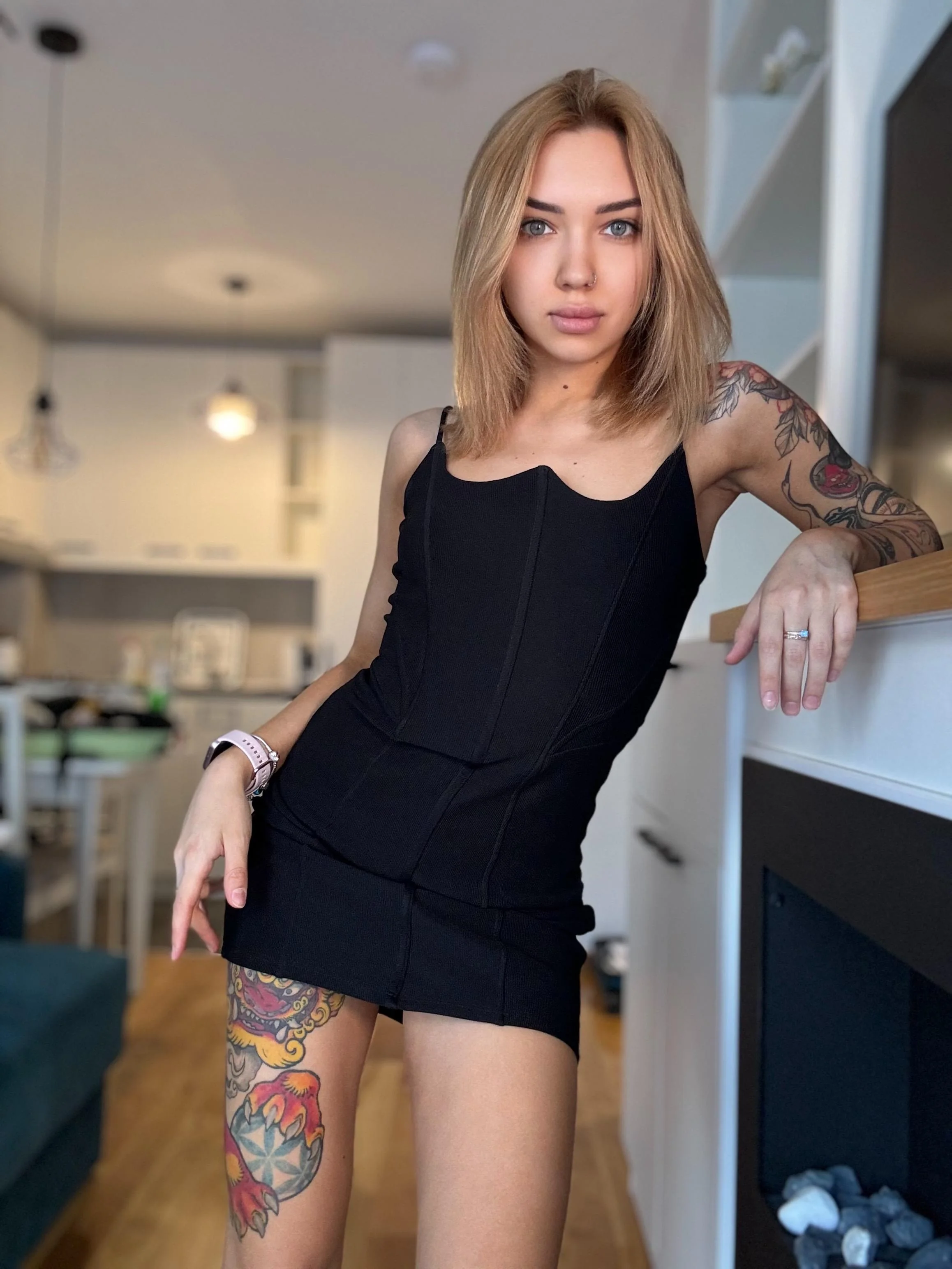 The perfect blonde cutie picture 1 of 1