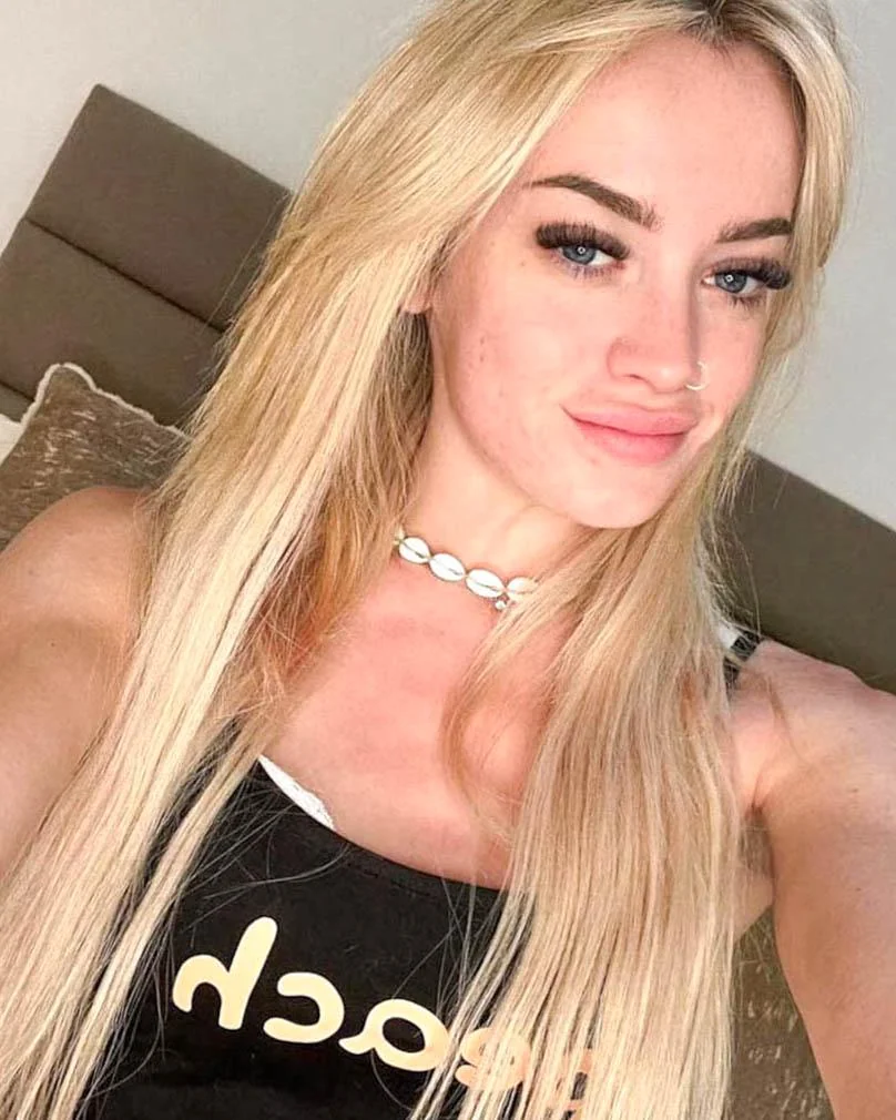 college girl hottie picture 1 of 1