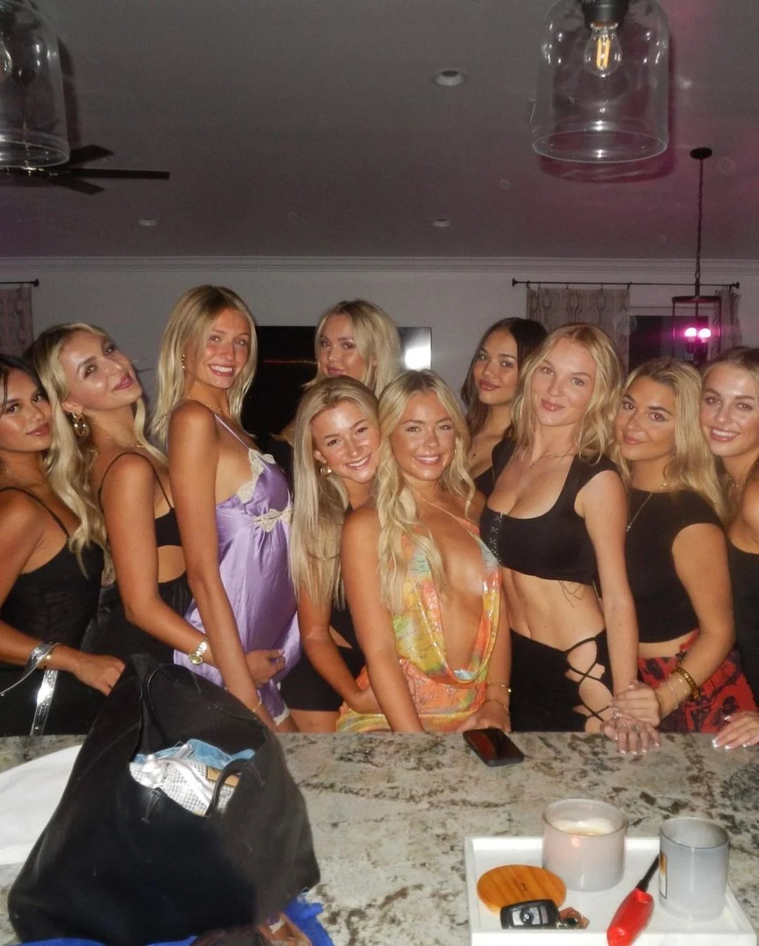 Pretty blonde picture 2 of 6