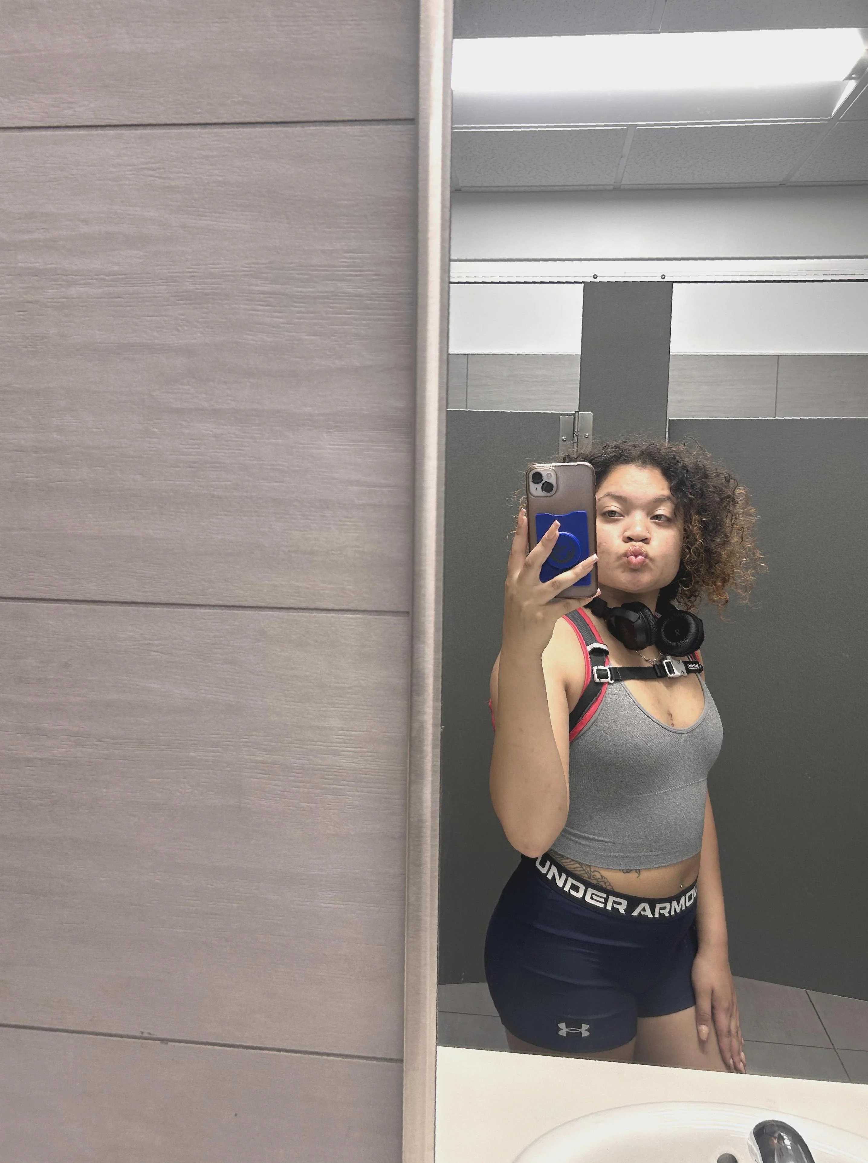 Looking sexy before the gym picture 1 of 1