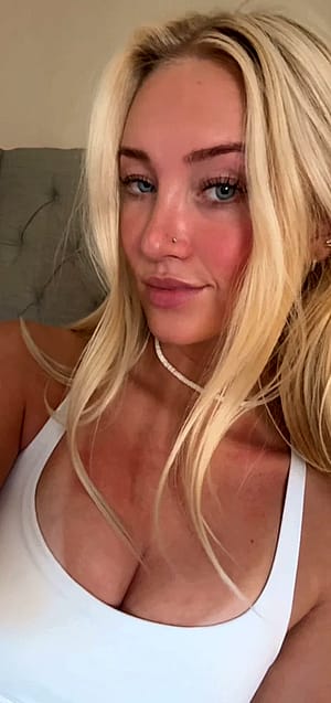 A quick selfie before doing all my school works'