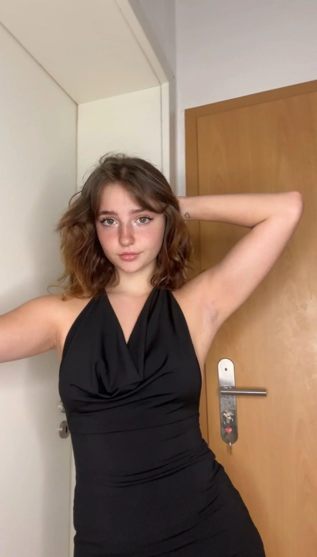 maybe my look is just a bit too simple for being a classy one picture 1 of 1