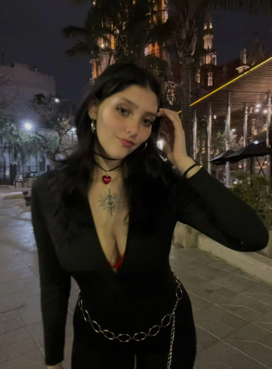 looking classy in all black picture 1 of 1