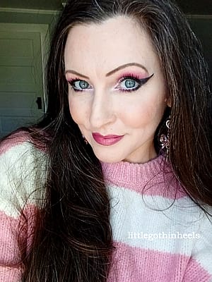 Older than most who post on reddit - do you think I'm still beautiful (I'm 43!)'