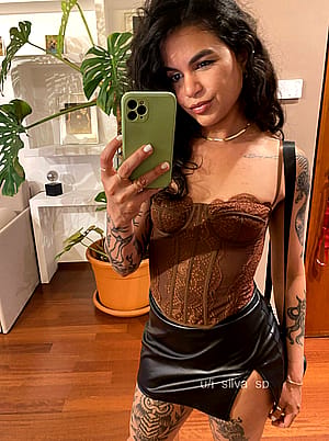 f33, Am I hot or too old?'