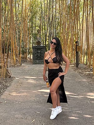 Do you find me sexy in black outfit?'