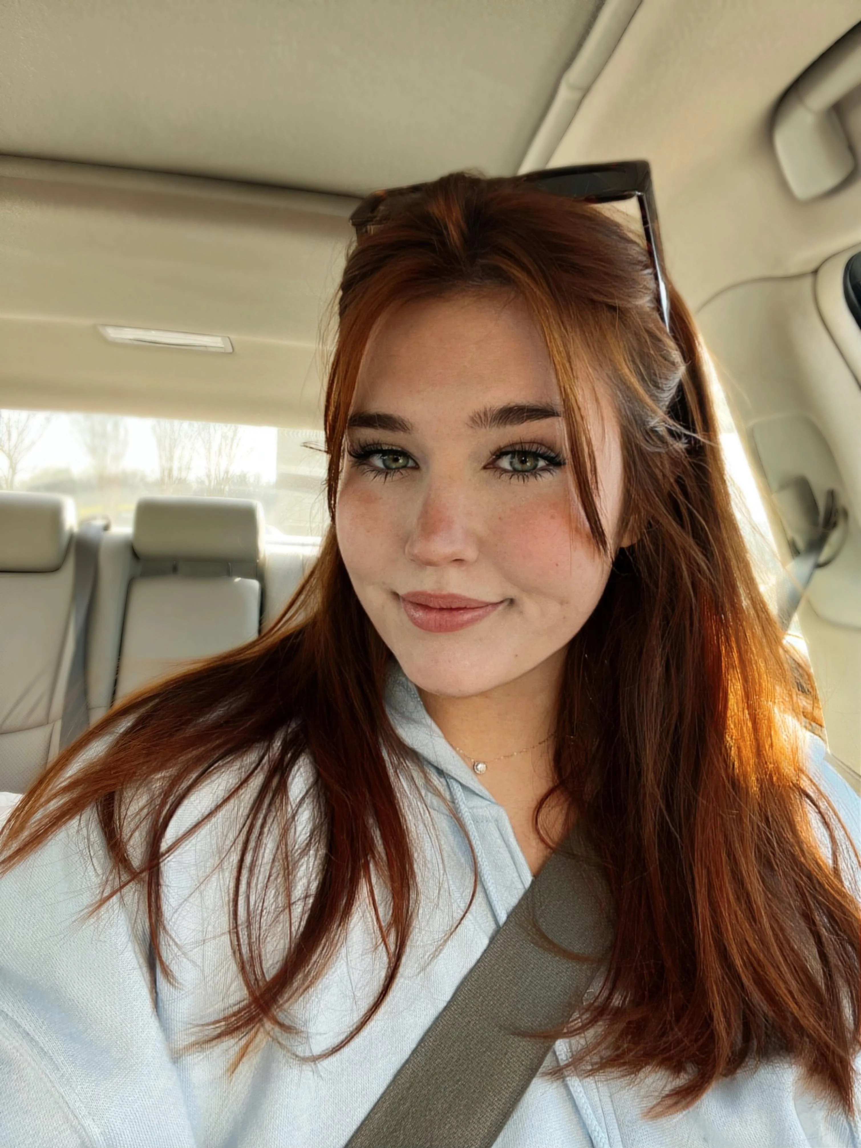 Feeling super pretty today and ready for the weekend! picture 2 of 2