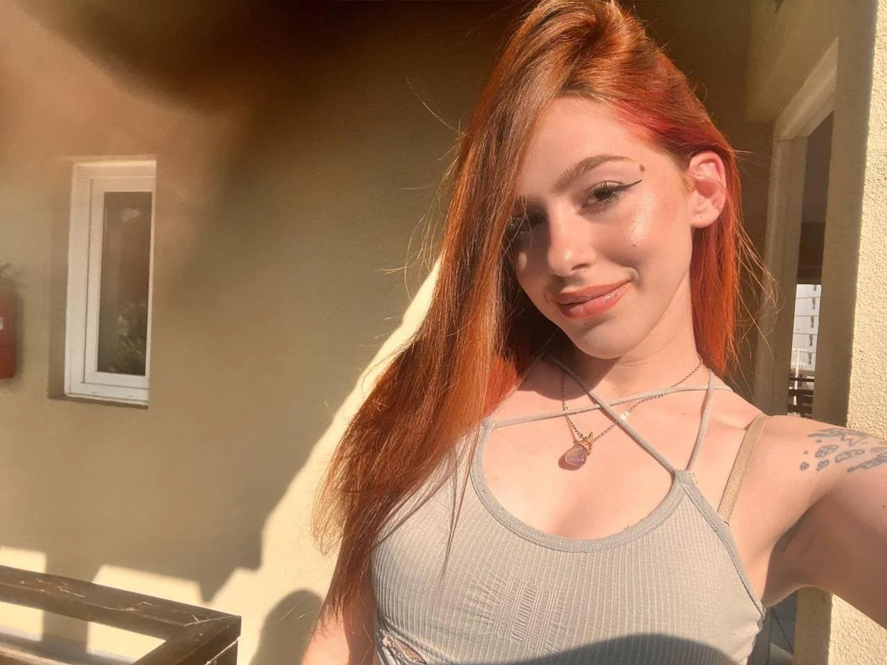 I see you appreciating my ginger side picture 1 of 1