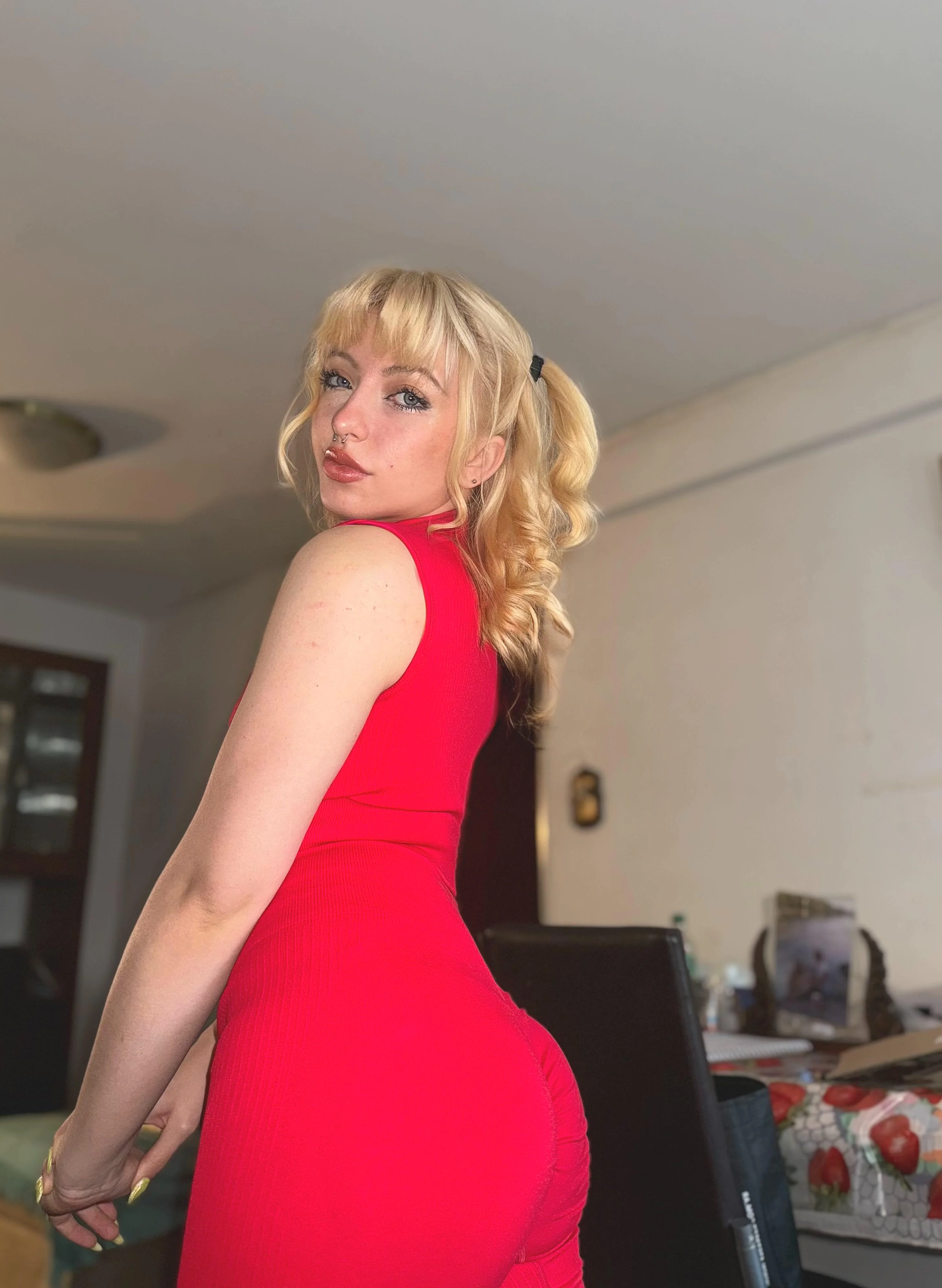 a snapshot of me looking hot picture 1 of 1