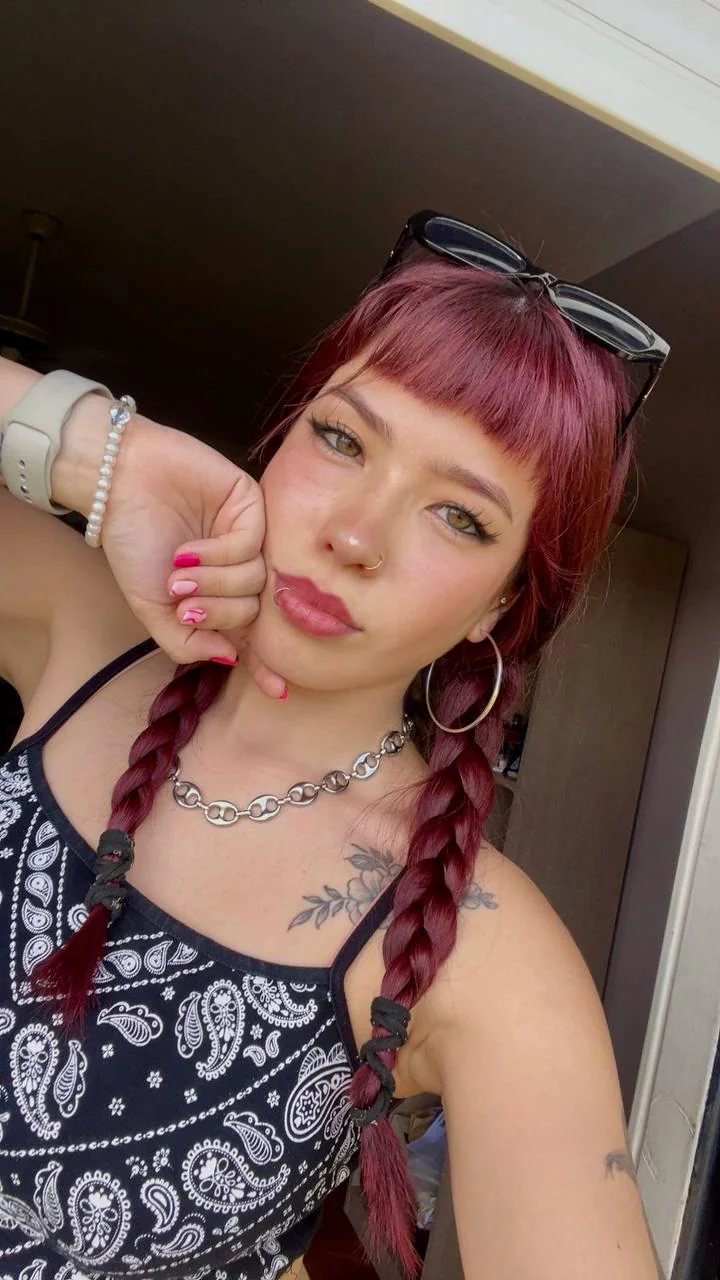 I get called pretty but never hot! Why do you think? picture 1 of 1