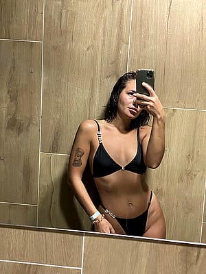 How do I look in this swimsuit?'