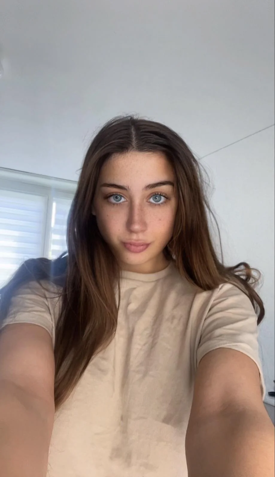 would i catch your eye on campus? be honest picture 1 of 1