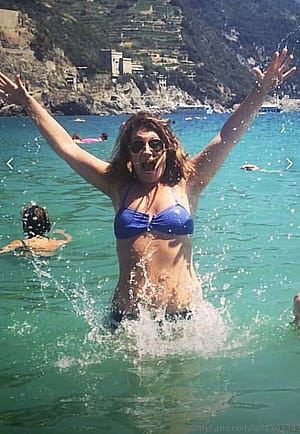 Bikini girl'