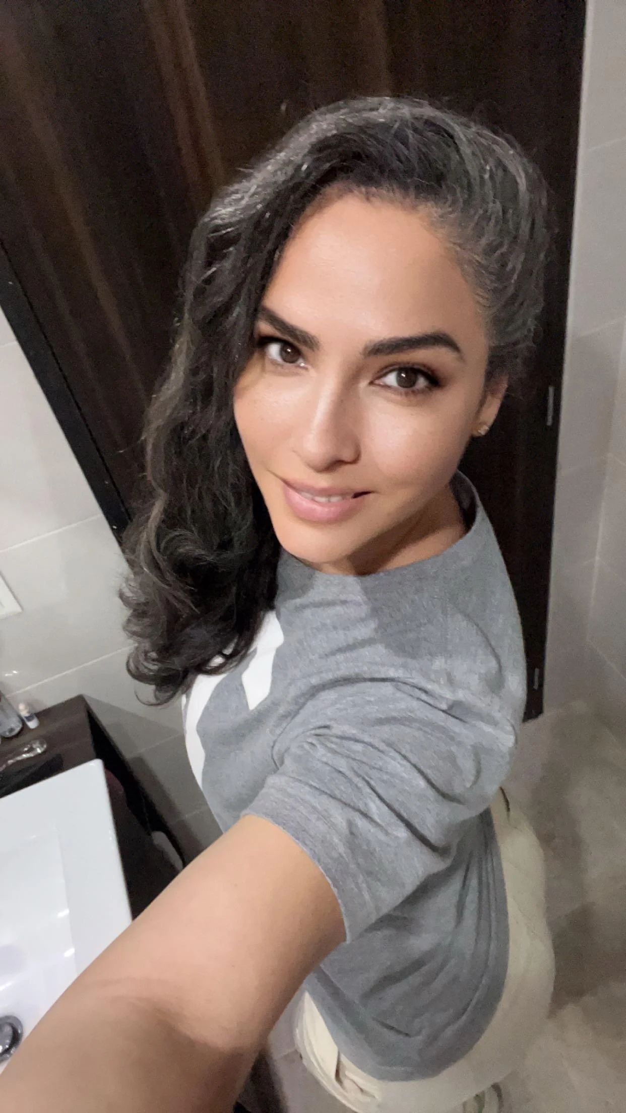 Do I have a classy and cute look? picture 1 of 1