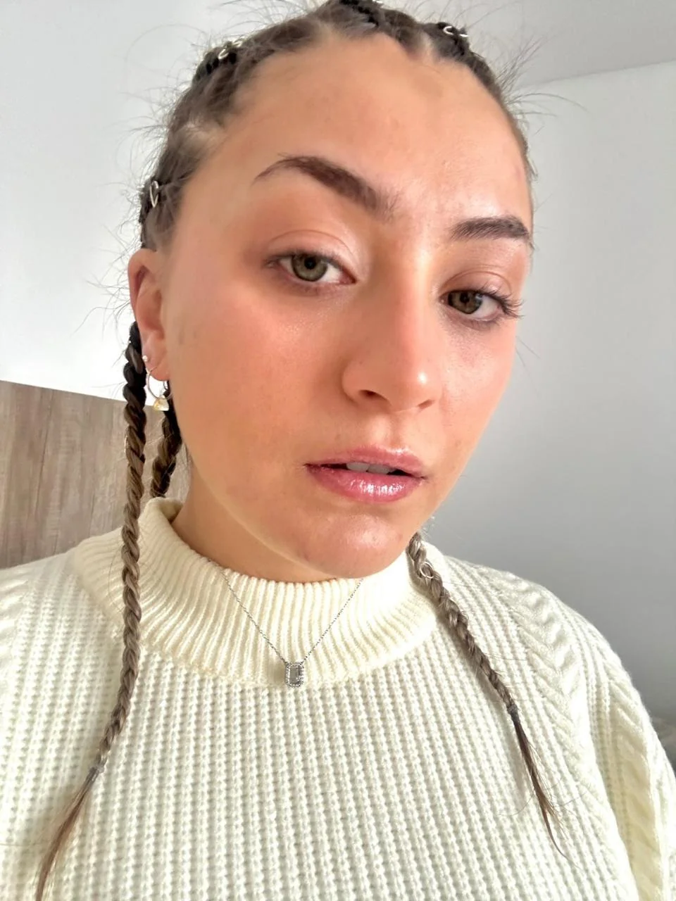 Do you think I look pretty with braided hair? picture 1 of 1