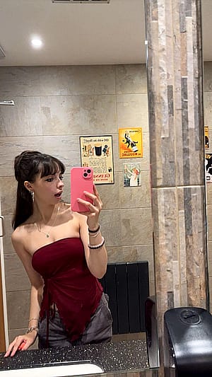 What do you thin about this red top?'