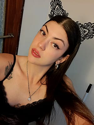 You consider me hot or cute?'