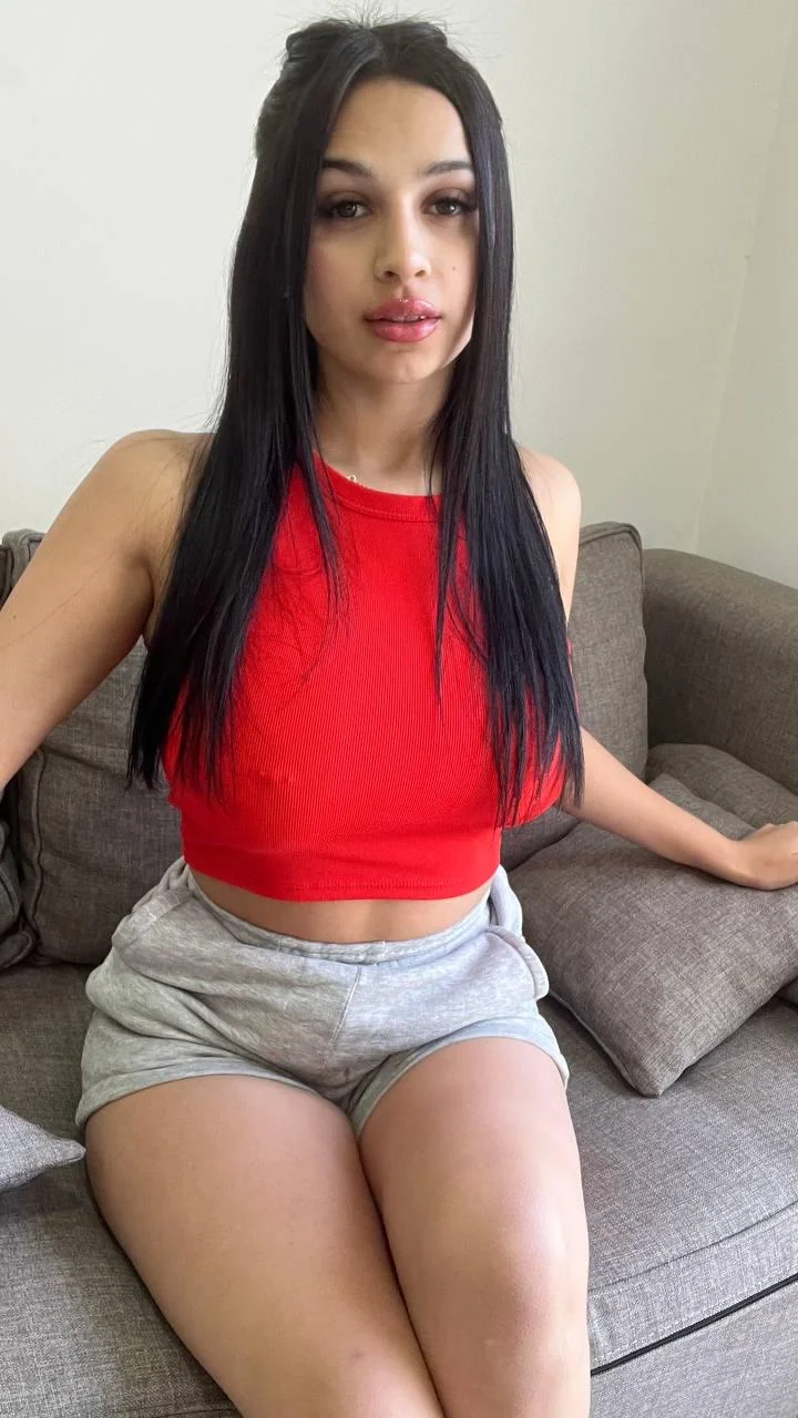 feelin’ myself and my outfit picture 1 of 1