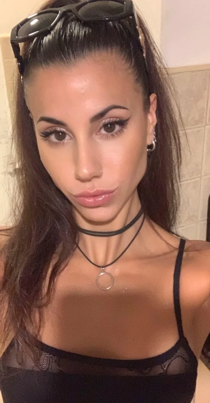 Does this make me look sexy? picture 1 of 1